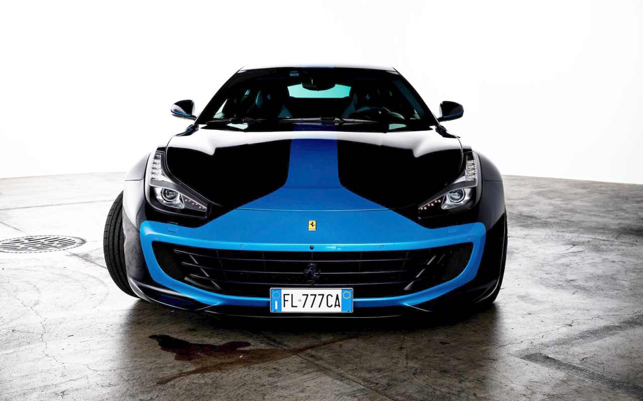 Azzurra Ferrari GTC4Lusso