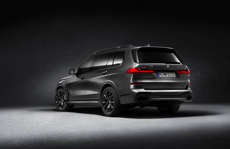 BMW X7 Dark Shadow Edition