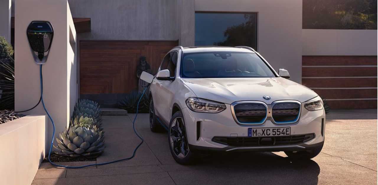 BMW iX3, il Suv elettrico della casa di Monaco di Baviera: le caratteristiche