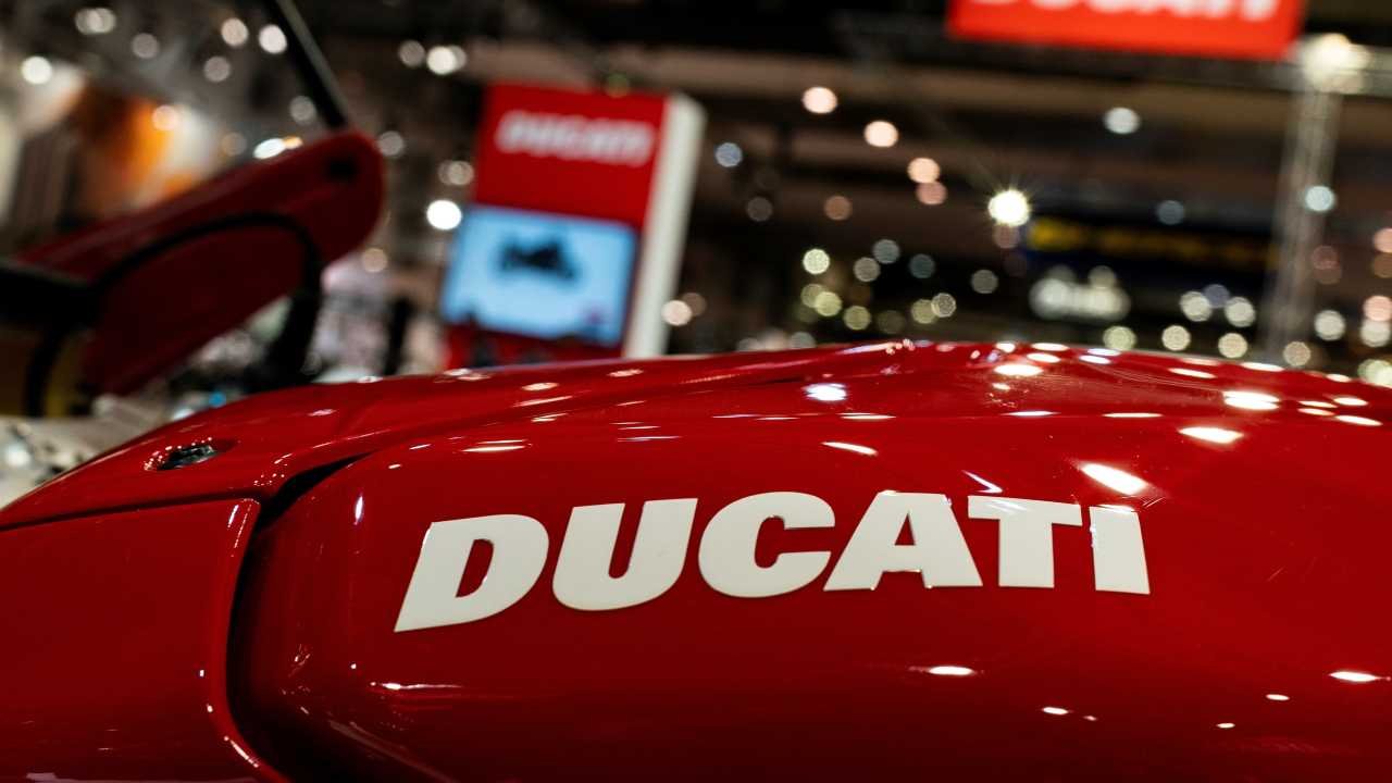 Ducati Monster 2021: il restyling di un grande classico