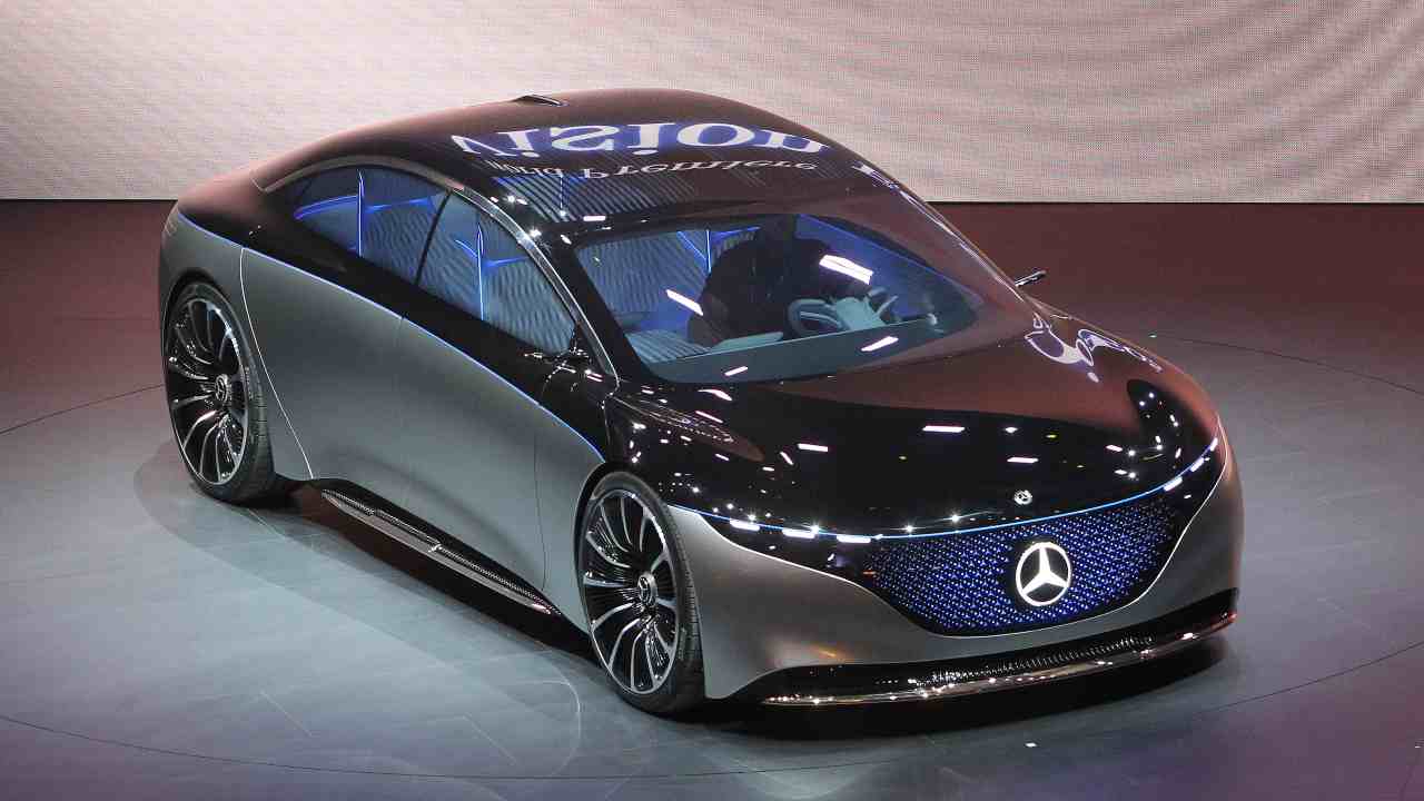 Mercedes EQS, possibile autonomia da record: le indiscrezioni sull'elettrica
