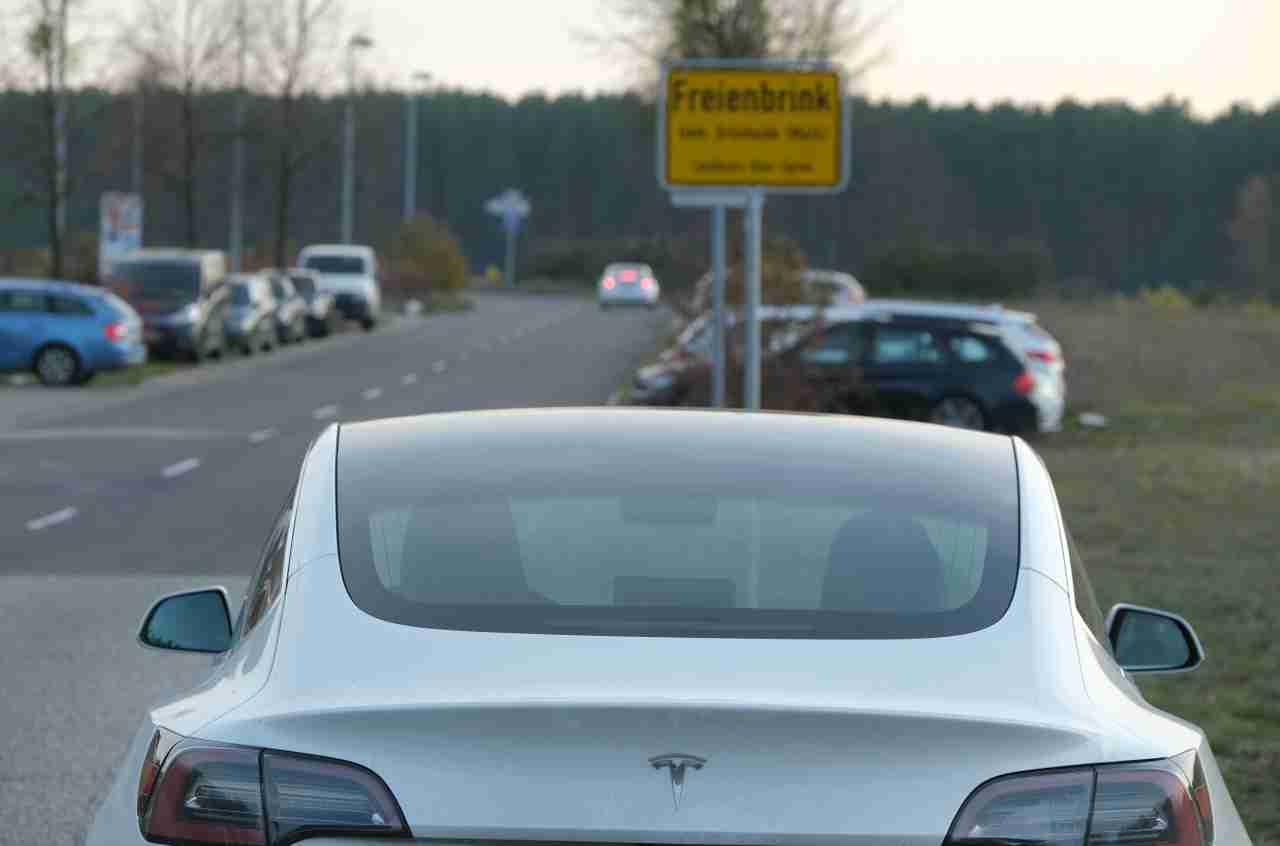 Tesla, obiettivi ambiziosi per la Gigafactory di Berlino: il piano di Musk