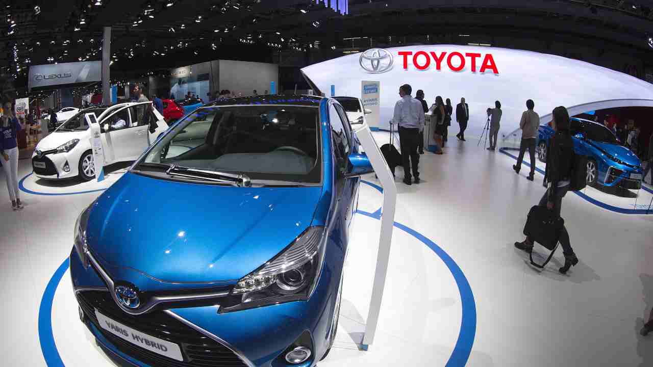 Toyota Yaris, in arrivo la versione ibrida: dettagli tecnici e prezzo