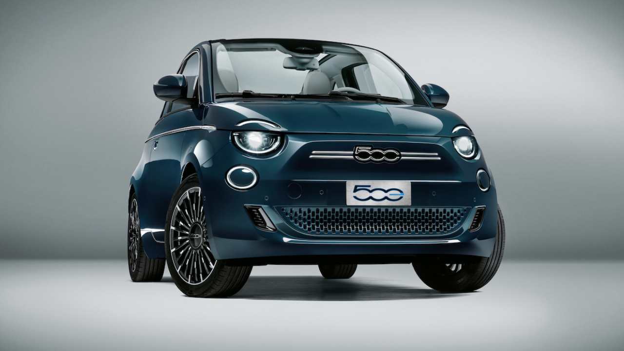 FIAT 500 Elettrica e Volkswagen ID.3: caratteristiche, versioni, prezzi