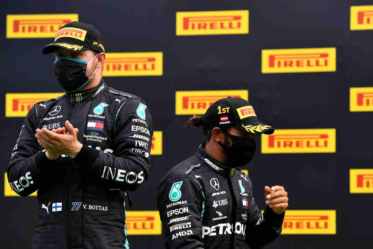 Mercedes-AMG GT Rs, Hamilton e Bottas sfidano Wolff a Silverstone - Video