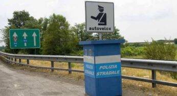 Sfreccia sull’A4 a 185 Km/h: maxi multa e ritiro della patente