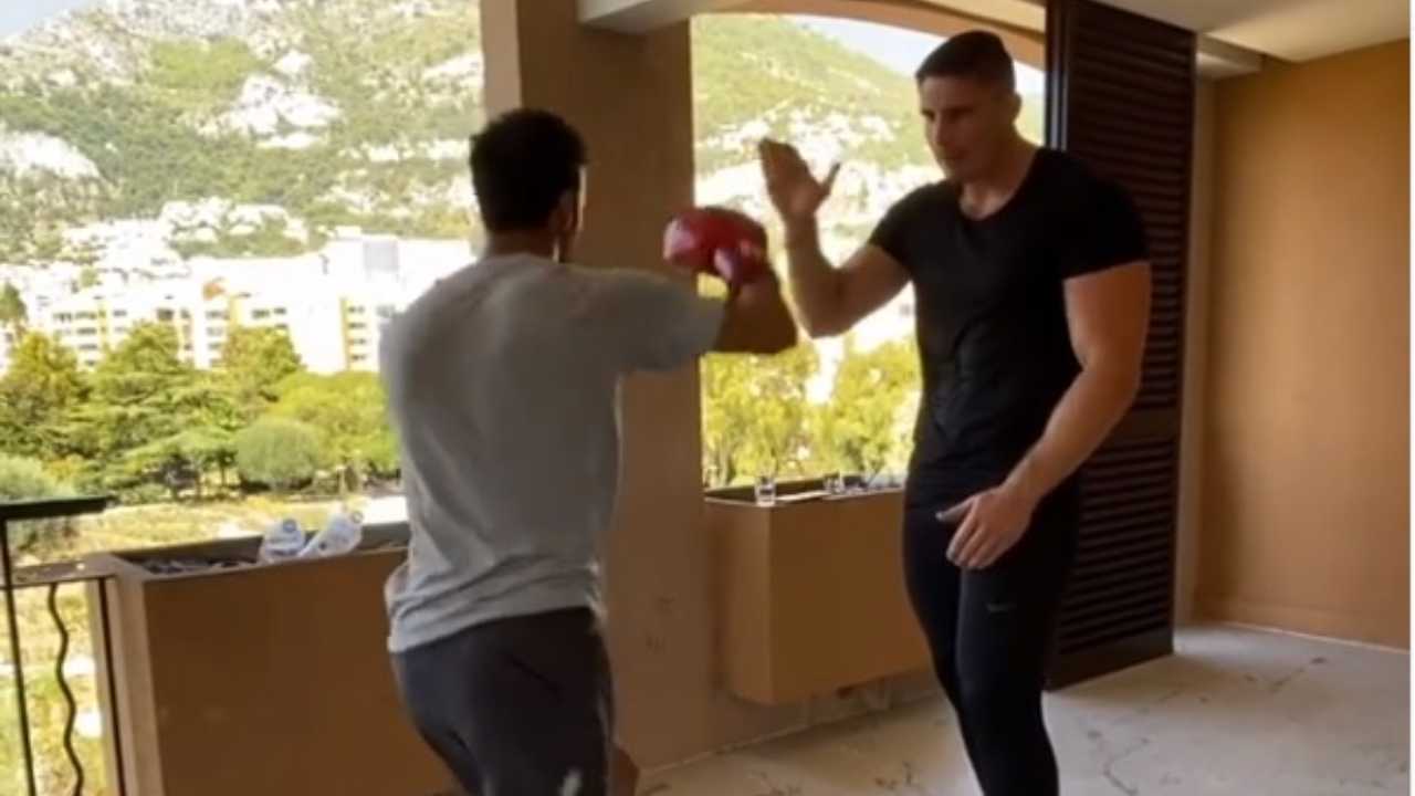 Ricciardo e Verstappen: dalla pista al ring. Allenamento di kickboxing - Video