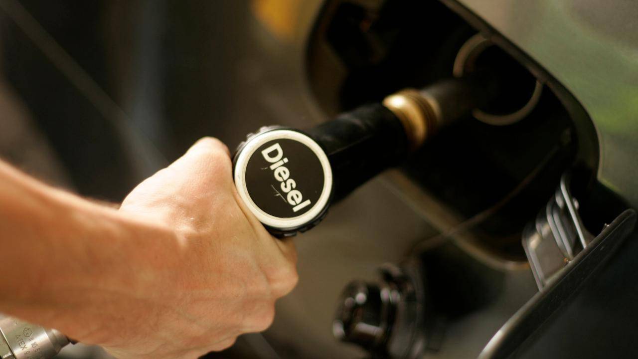 Auto, Diesel e Benzina verso stesso prezzo: il progetto del governo