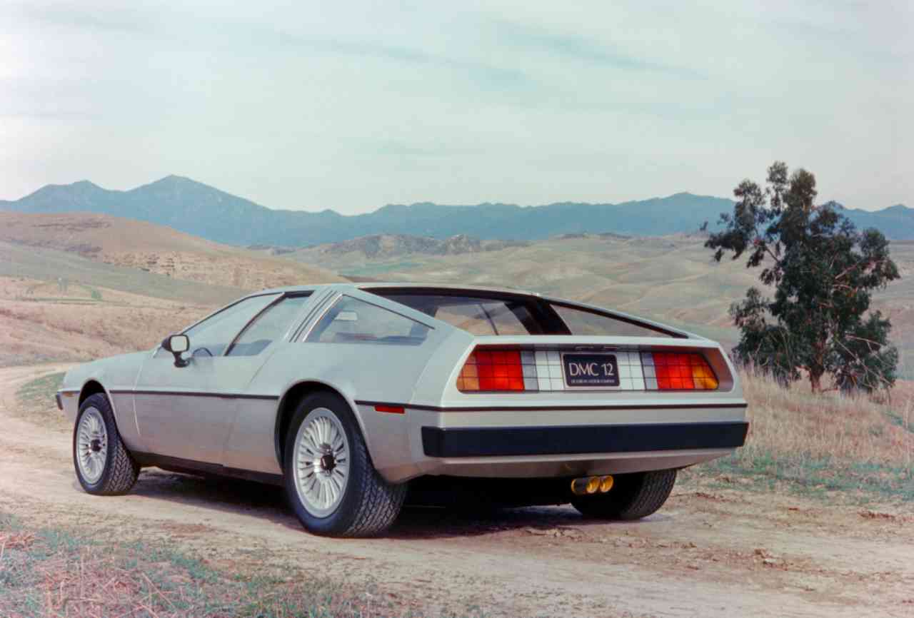 DeLorean DMC-12 ritrovate dopo 40 anni: come acquistarle su Facebook