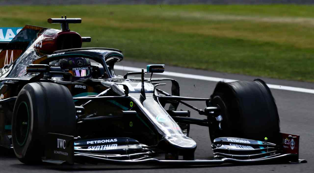 F1 GP Silverstone, Hamilton trionfa con una ruota bucata - Video