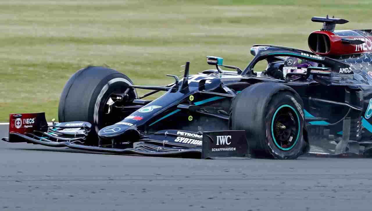 Lewis Hamilton, la vittoria su tre ruote al GP Silverstone: il precedente