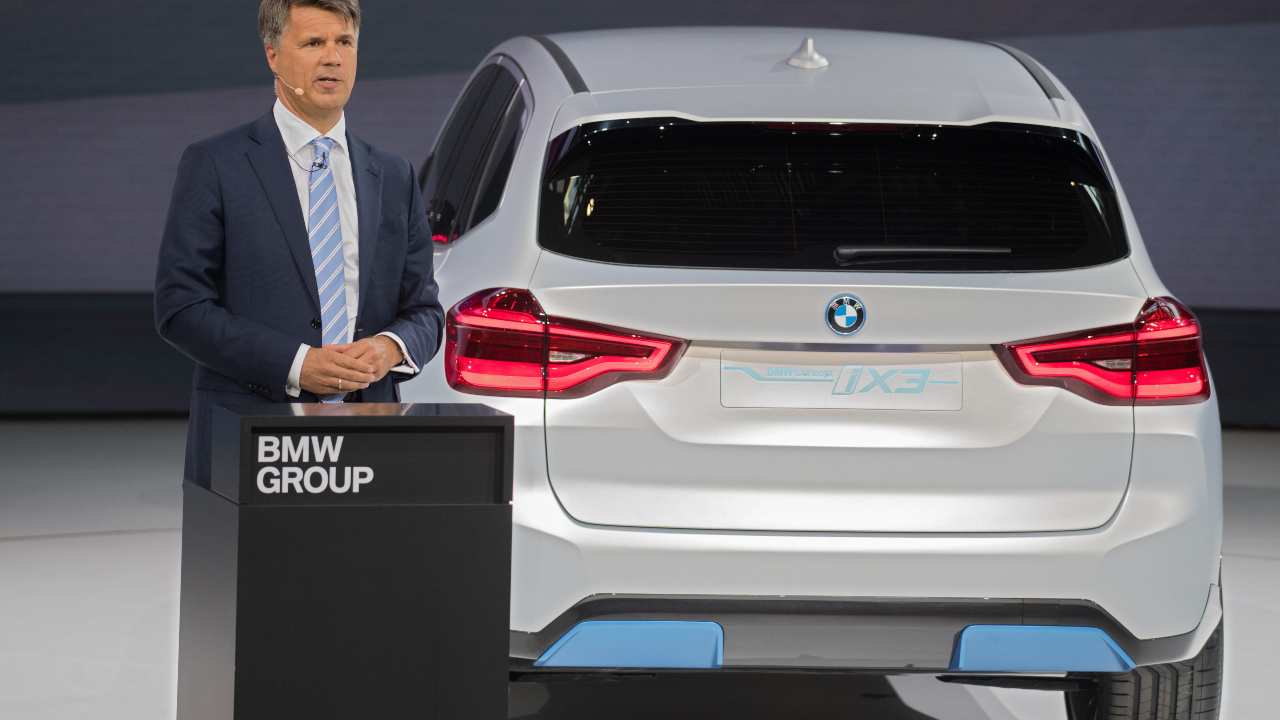 BMW iX3: il suv green che promette 400 km di autonomia