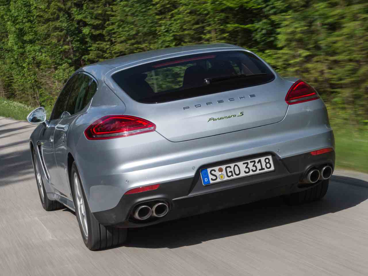 Porsche Panamera, giro record al Nurburgring - Video