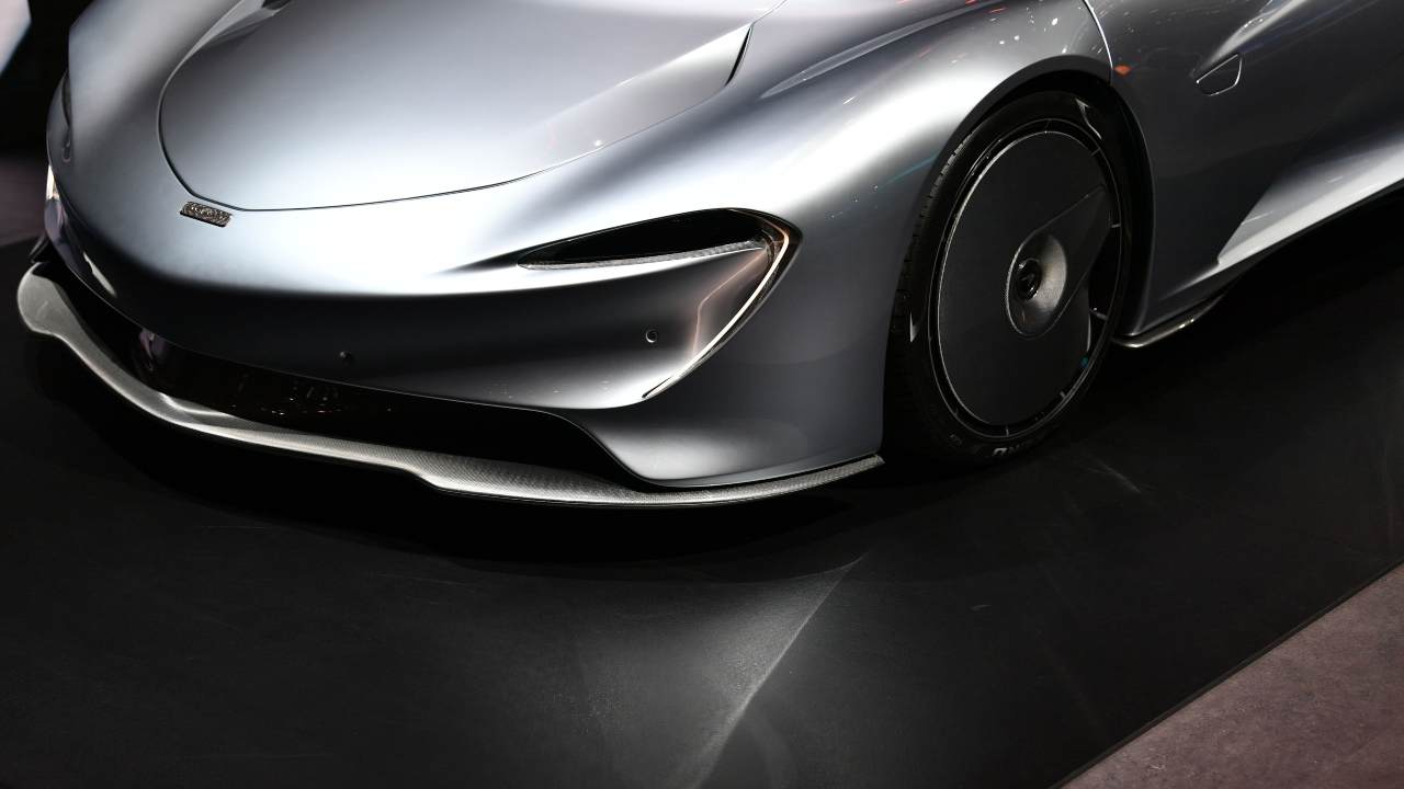 McLaren Speedtail, la supercar green: arriva la ricarica wireless
