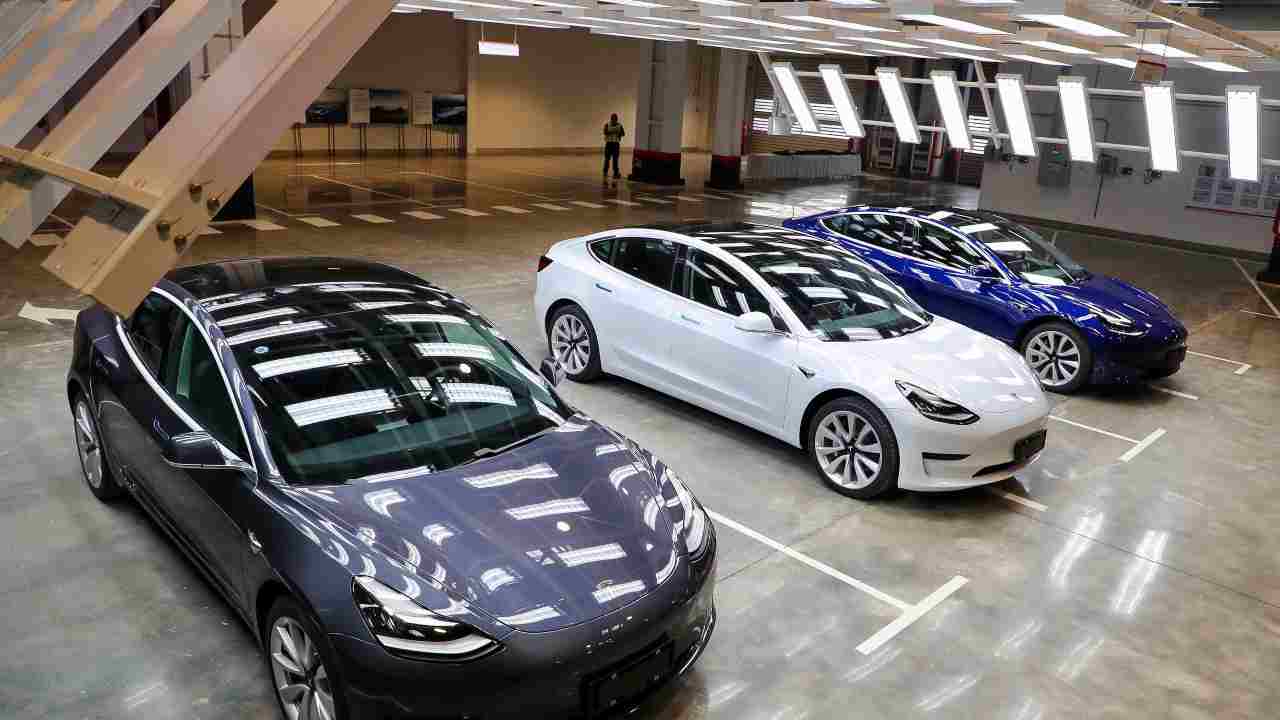 Tesla contro un App cinese per la vendita Auto: cosa è accaduto