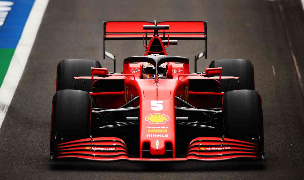 GP Silverstone: Vettel, guasto nelle libere. Grossa perdita d'olio sulla Ferrari