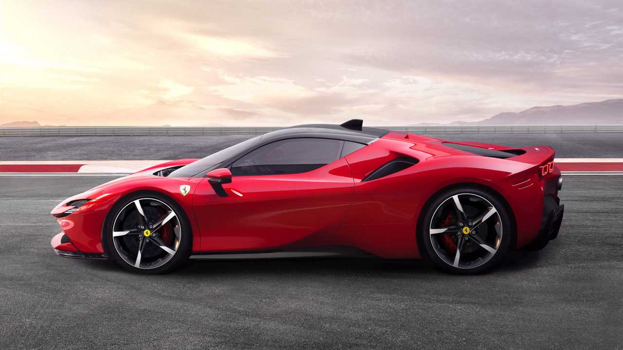 Ferrari SF90 Stradale, motore ibrido da 1000 cv: l’analisi