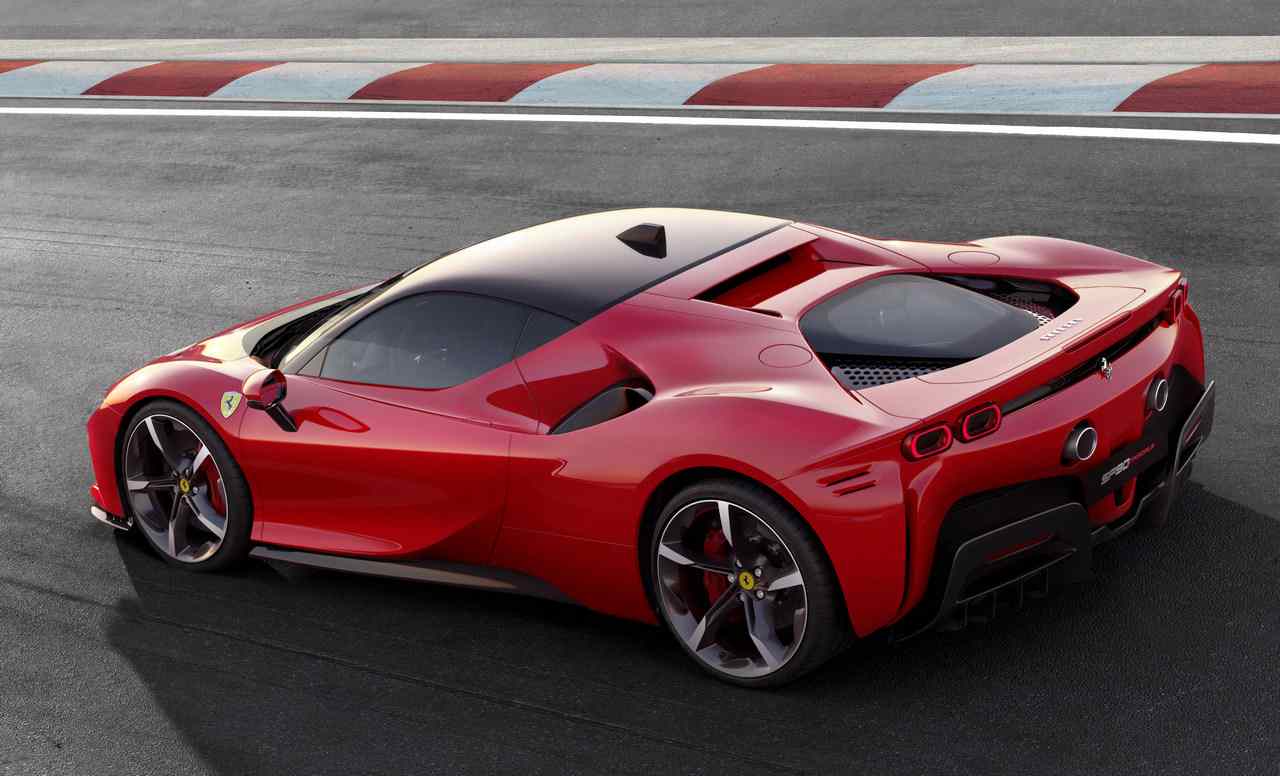 Ferrari SF90 Stradale, motore ibrido da 1000 cv: l’analisi