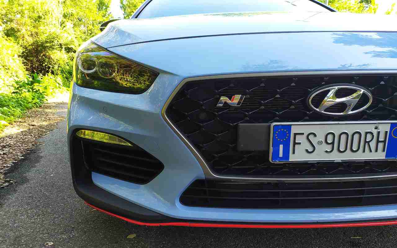 Hyundai i30 N, la compatta sportiva dall'anima racing: test drive