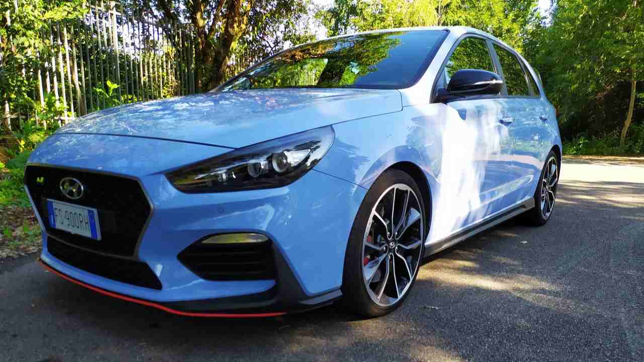 Hyundai i30 N, la compatta sportiva dall'anima racing: test drive