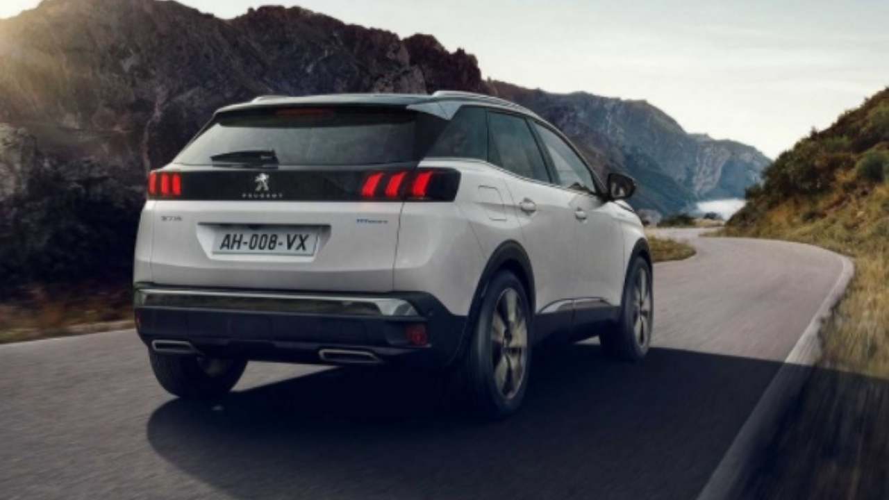 Peugeot 3008, arriva il restyling sotto al cofano: c’è anche l’ibrido. Le novità