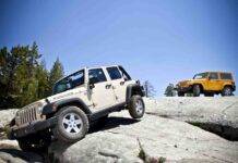 Jeep Wrangler sospesa su uno strapiombo: come ci è arrivata