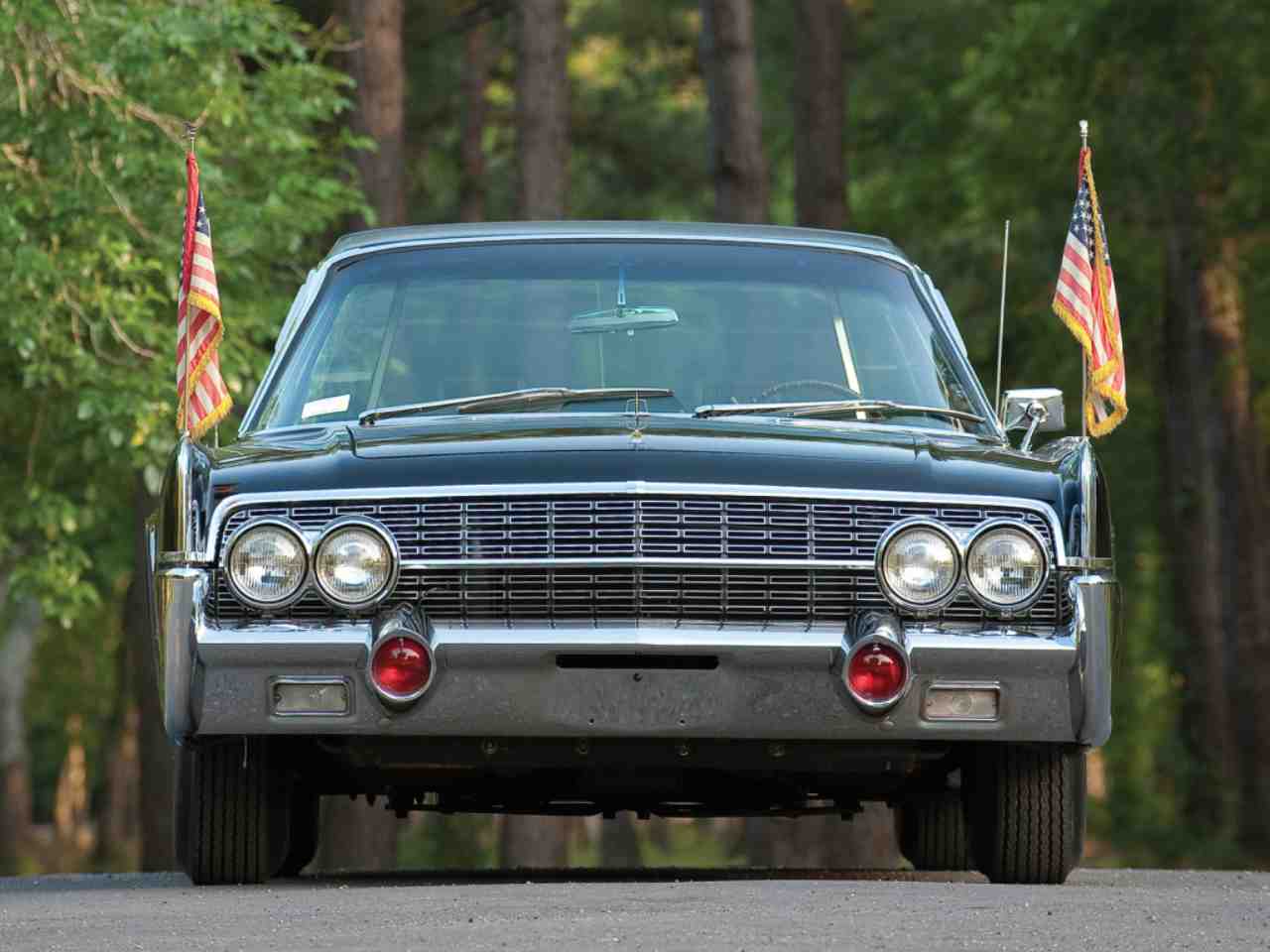 Lincoln Continental, all'asta due modelli su cui viaggiò il presidente Kennedy