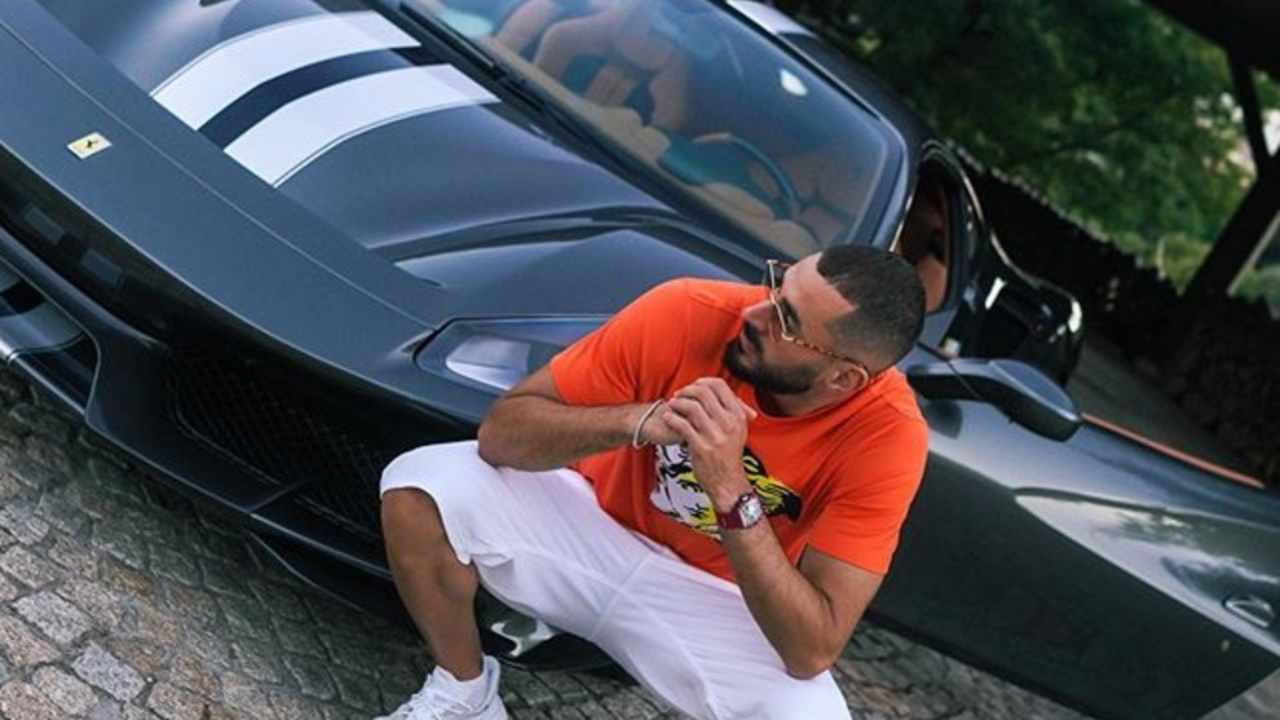 Karim Benzema: Ferrari, Porsche e Bentley nel suo garage - Video