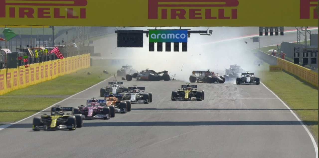 F1 GP Mugello: Giovanazzi tampona Magnussen, incidente in rettilineo | Video
