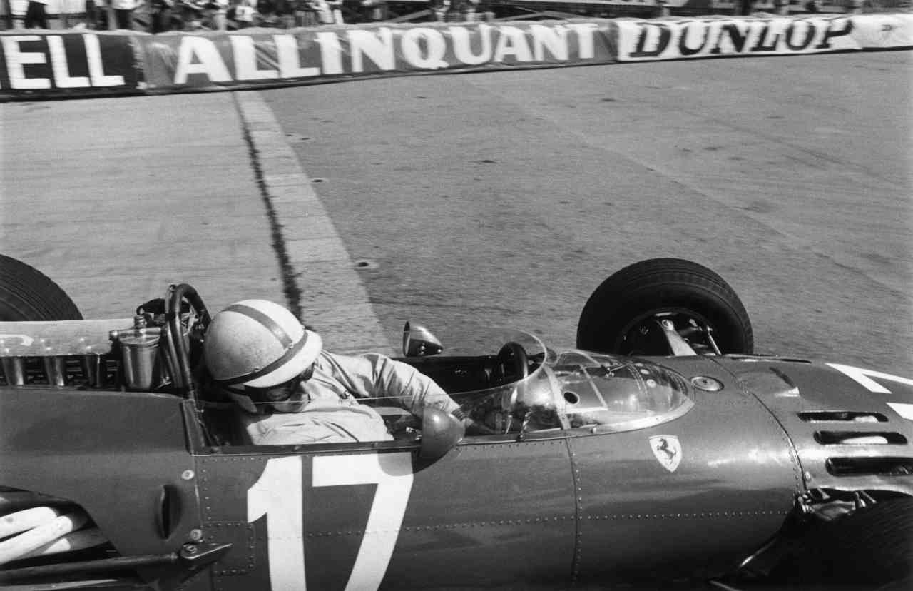 John Surtees. campione del mondo di motociclismo e F1