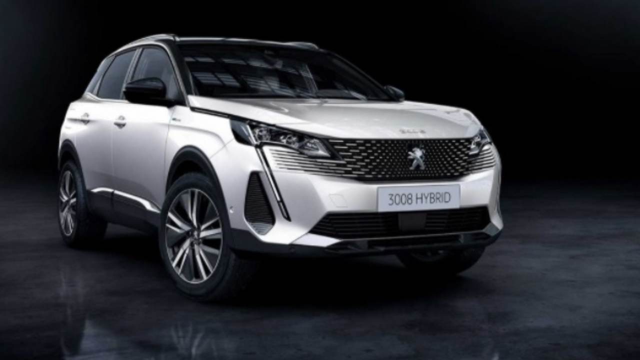 Peugeot 3008, arriva il restyling sotto al cofano: c’è anche l’ibrido. Le novità