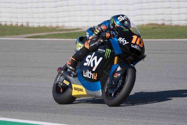 Moto2 Francia, incidente Marini Valentino Rossi impreca sulle gomme
