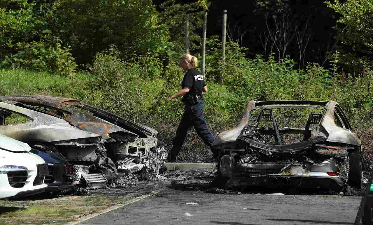 Porsche in fiamme