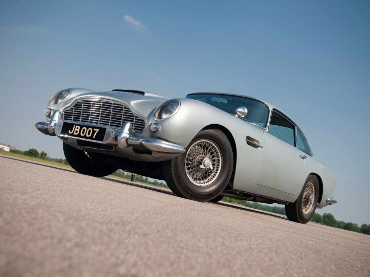 James Bond: Aston Martin, Alfa Romeo, BMW, tutte le Auto di 007 - Foto