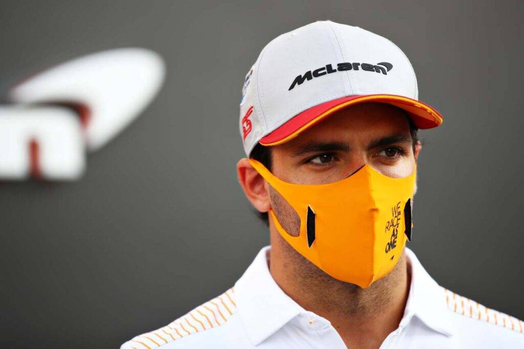 Carlos Sainz in Ferrari, la sorprendente reazione all'ironia sui social
