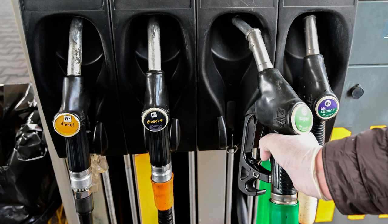 divieto vendita auto benzina diesel