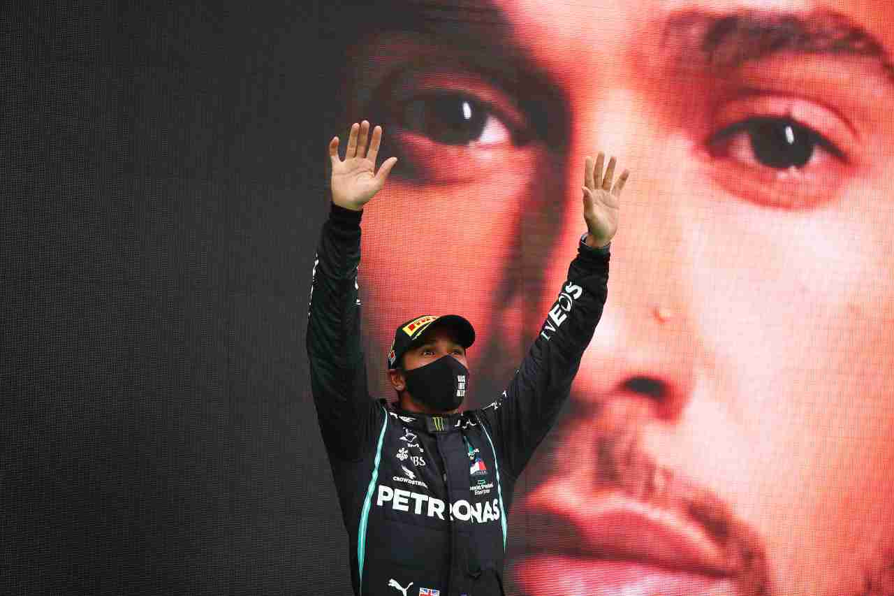 Hamilton, il nuovo look per il record di vittorie in F1 - Foto