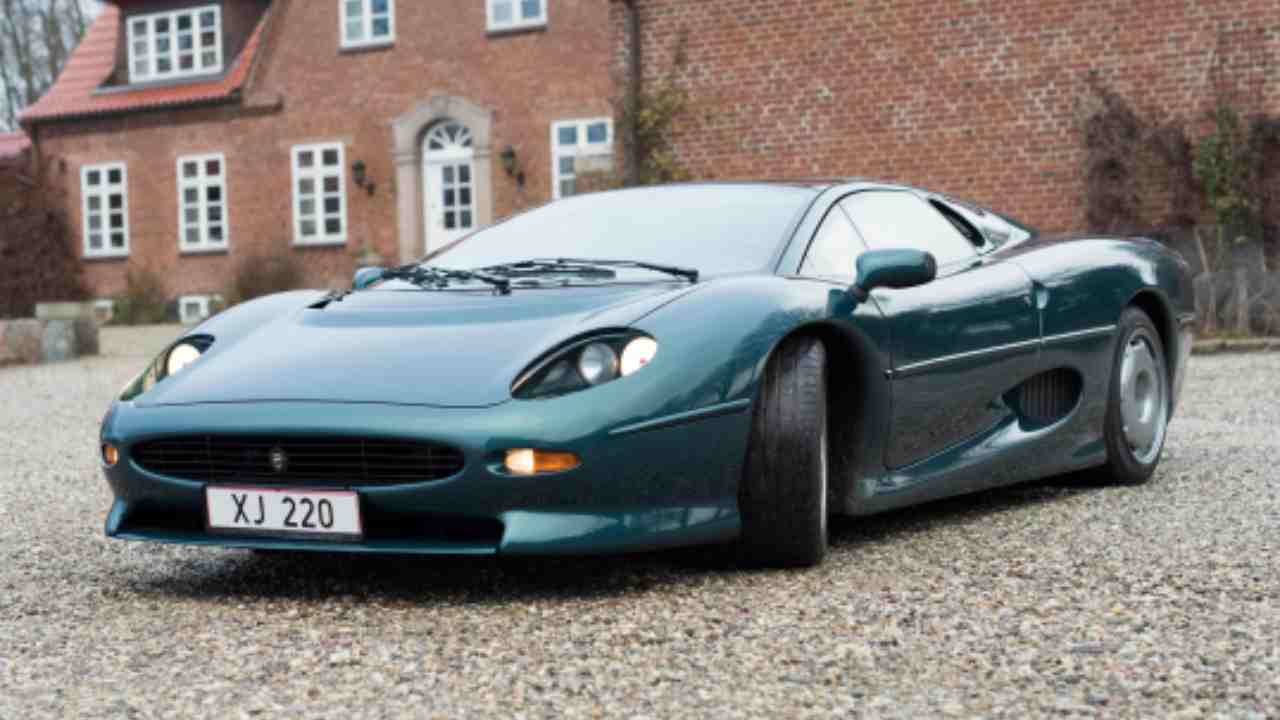 Jaguar XJ220