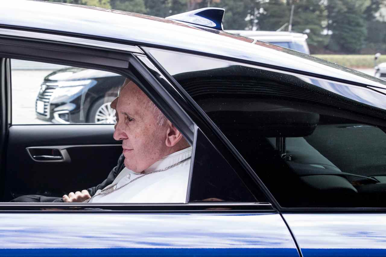 Toyota Mirai, la nuova Papamobile a idrogeno di Papa Francesco