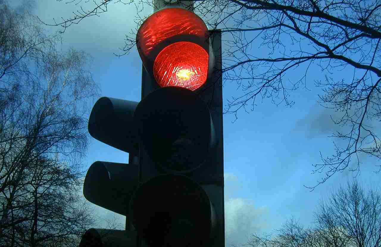 semaforo rosso multe auto