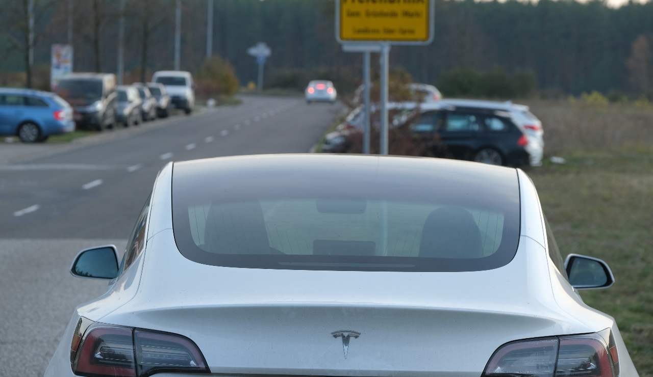 tesla model 3 paraurti