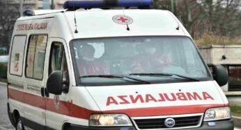 Napoli, emergenza Covid: pazienti curati in Auto fuori un ospedale – Video