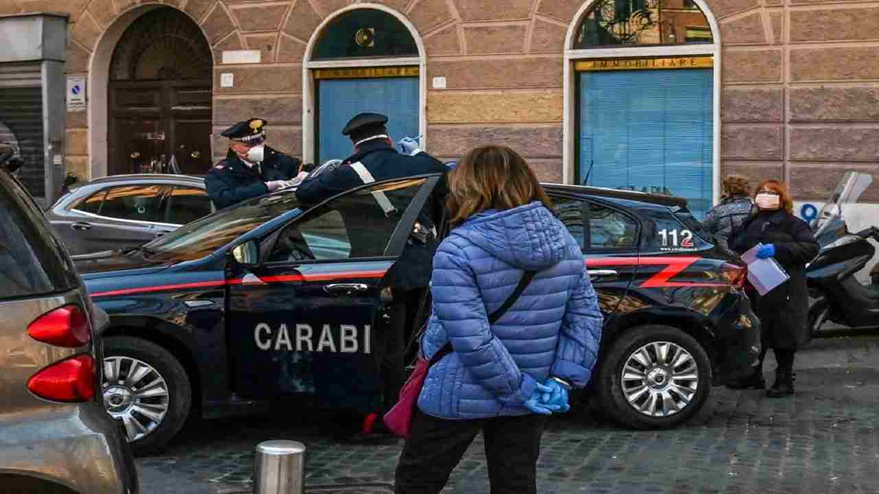 Napoli carabinieri auto di lusso organizzazione
