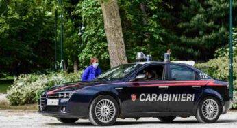Auto dei Carabinieri ribaltata con la ruspa: la follia dopo un controllo