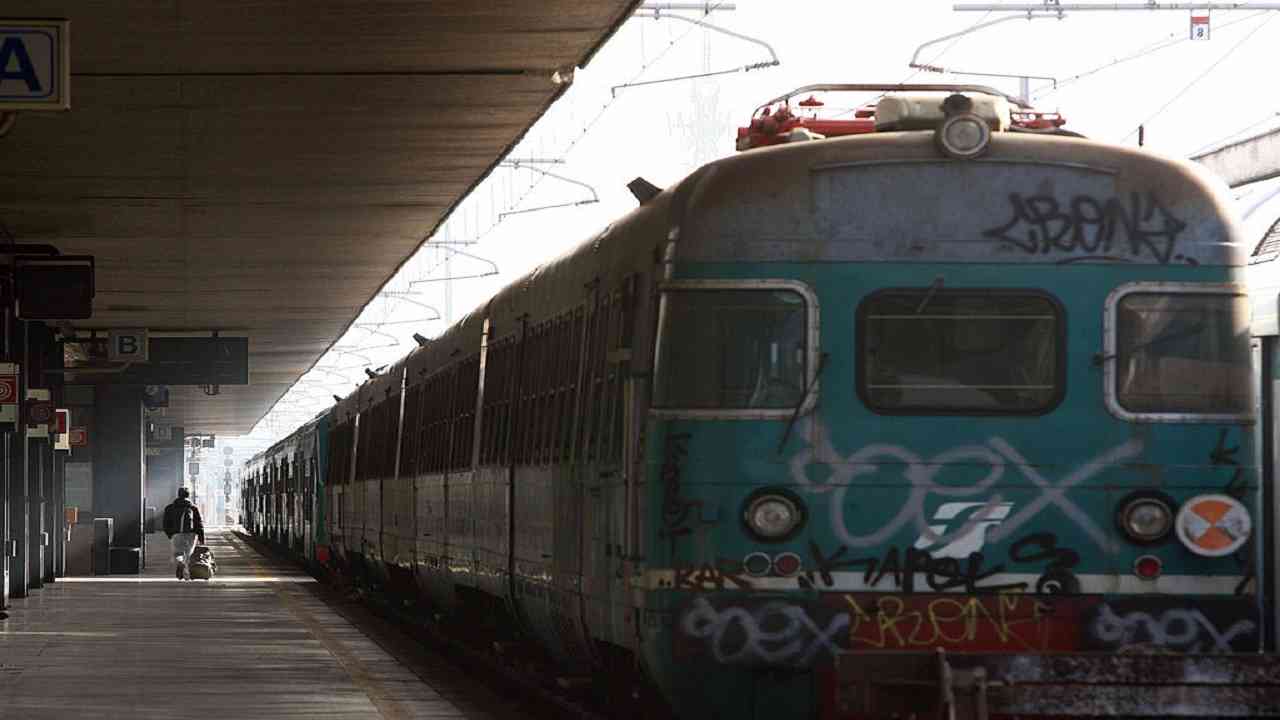 Auto travolta Treno Lecce