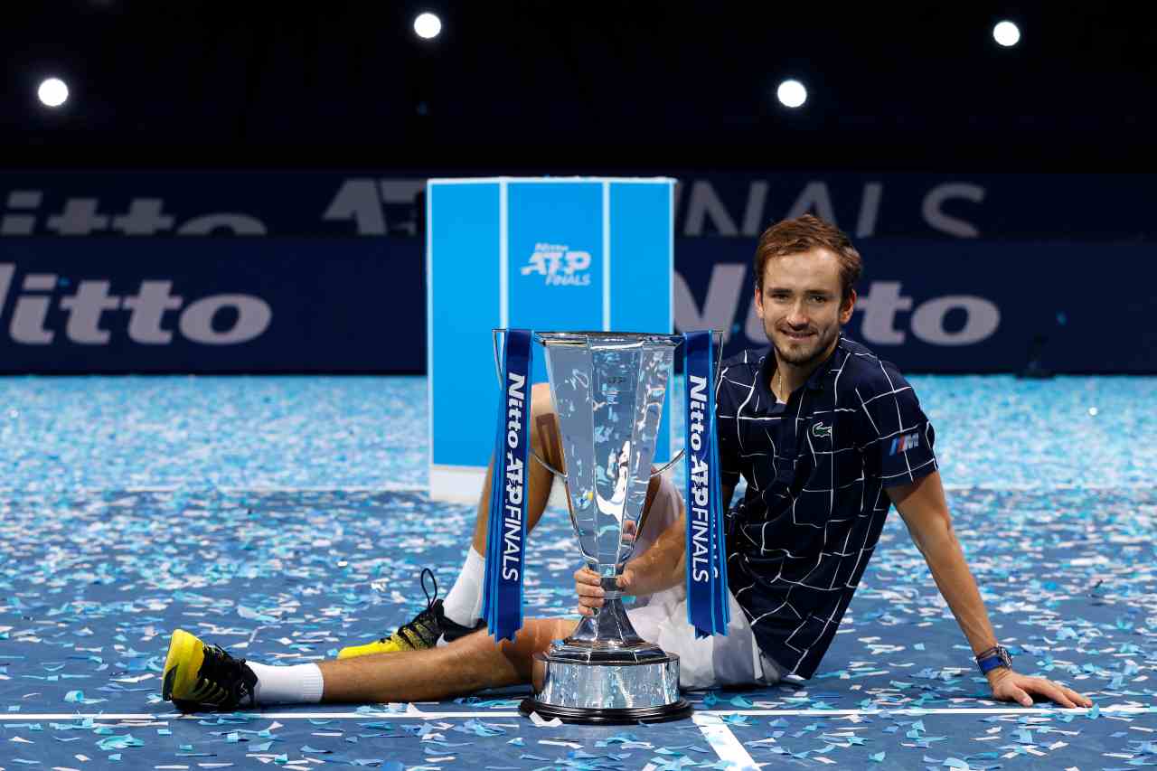 Medvedev, il campione di tennis si allena per la Formula 1