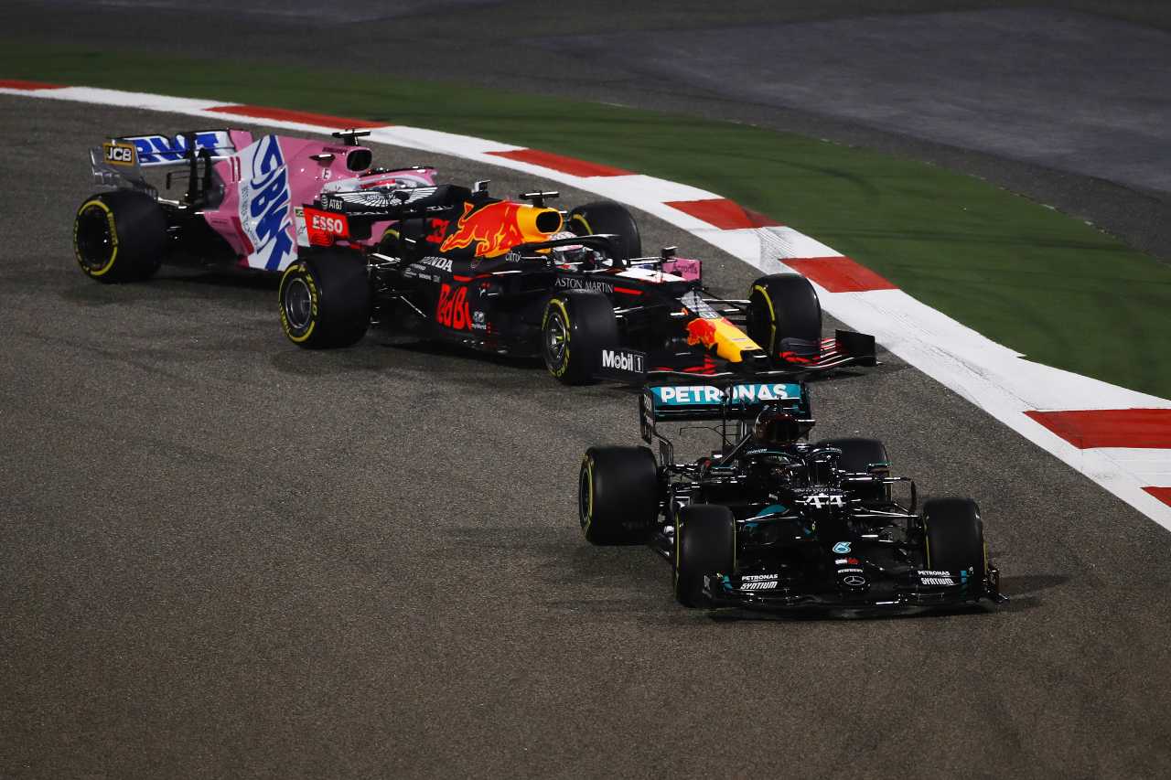 LIVE F1 GP Bahrain, Gara in diretta tempo reale: Grosjean a fuoco, Hamilton in testa