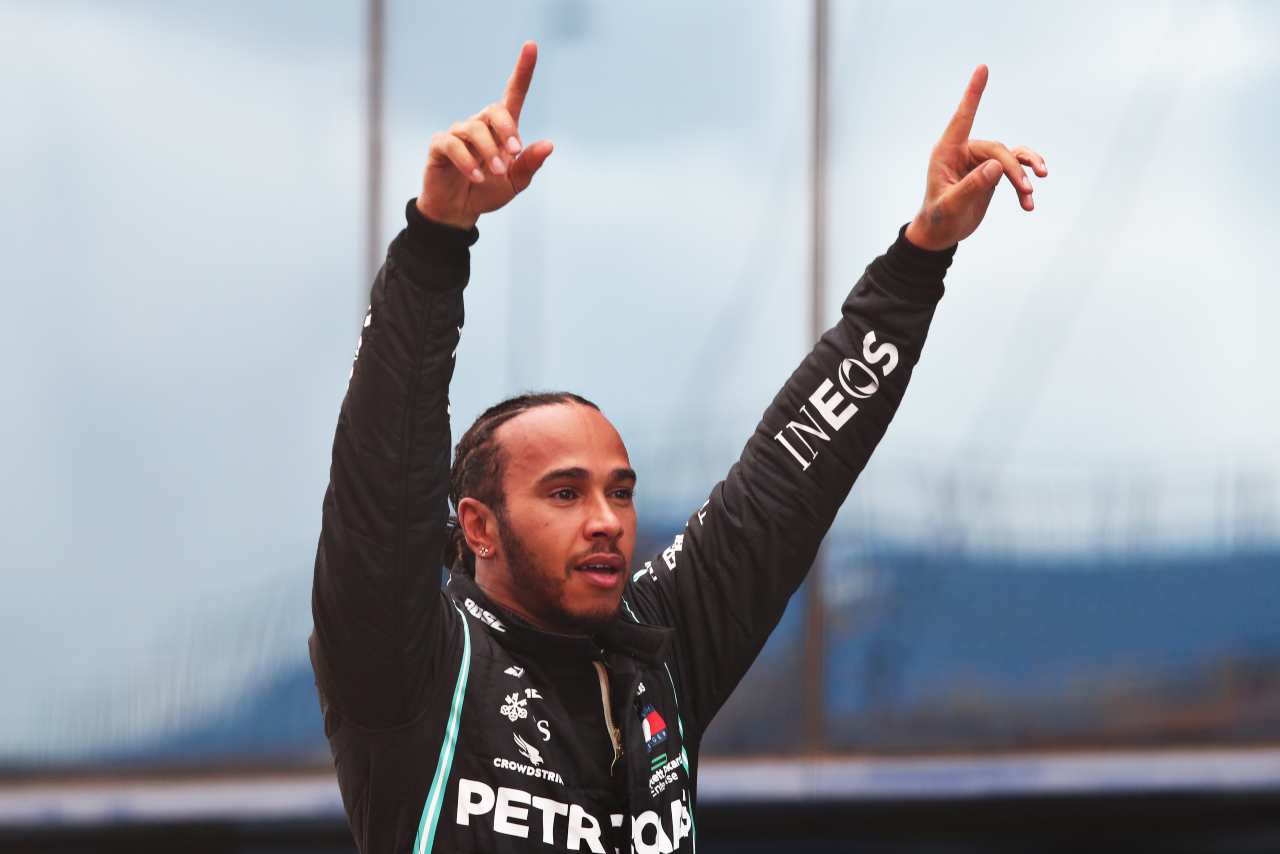 Lewis Hamilton, icona oltre lo sport: la famiglia, la musica, i tatuaggi