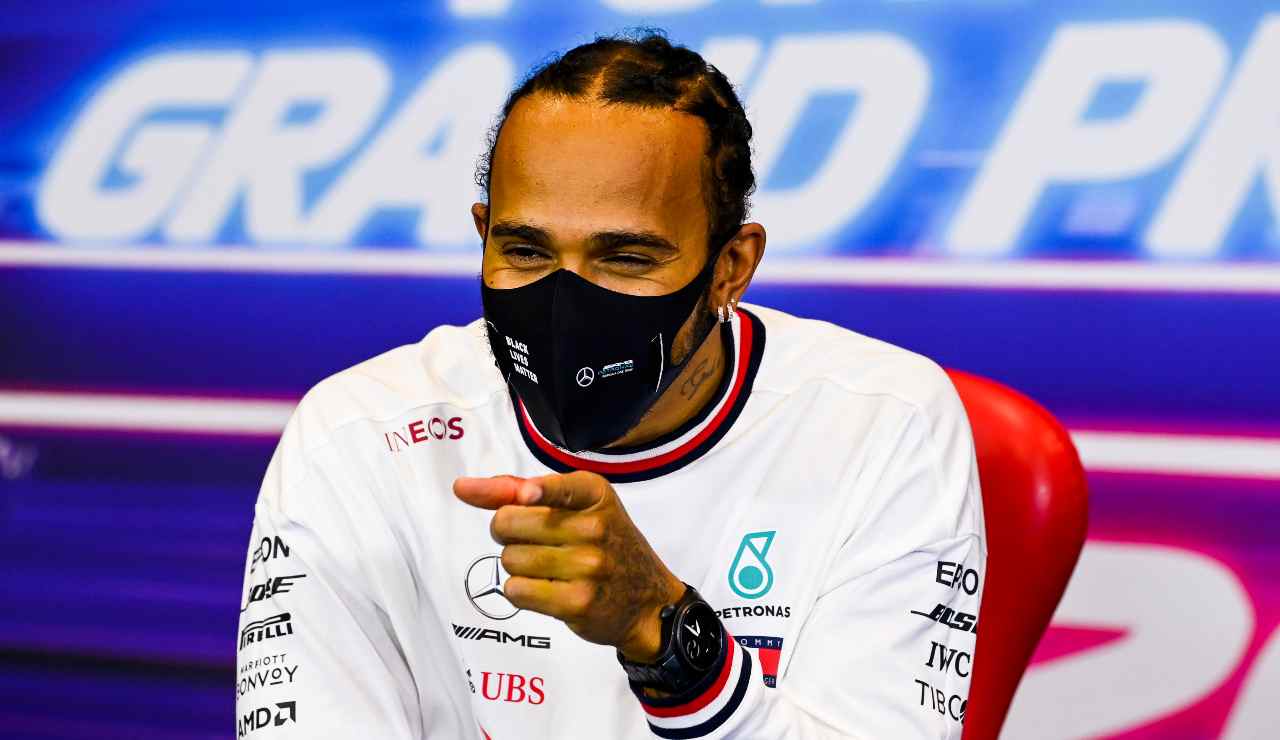 lewis hamilton causa