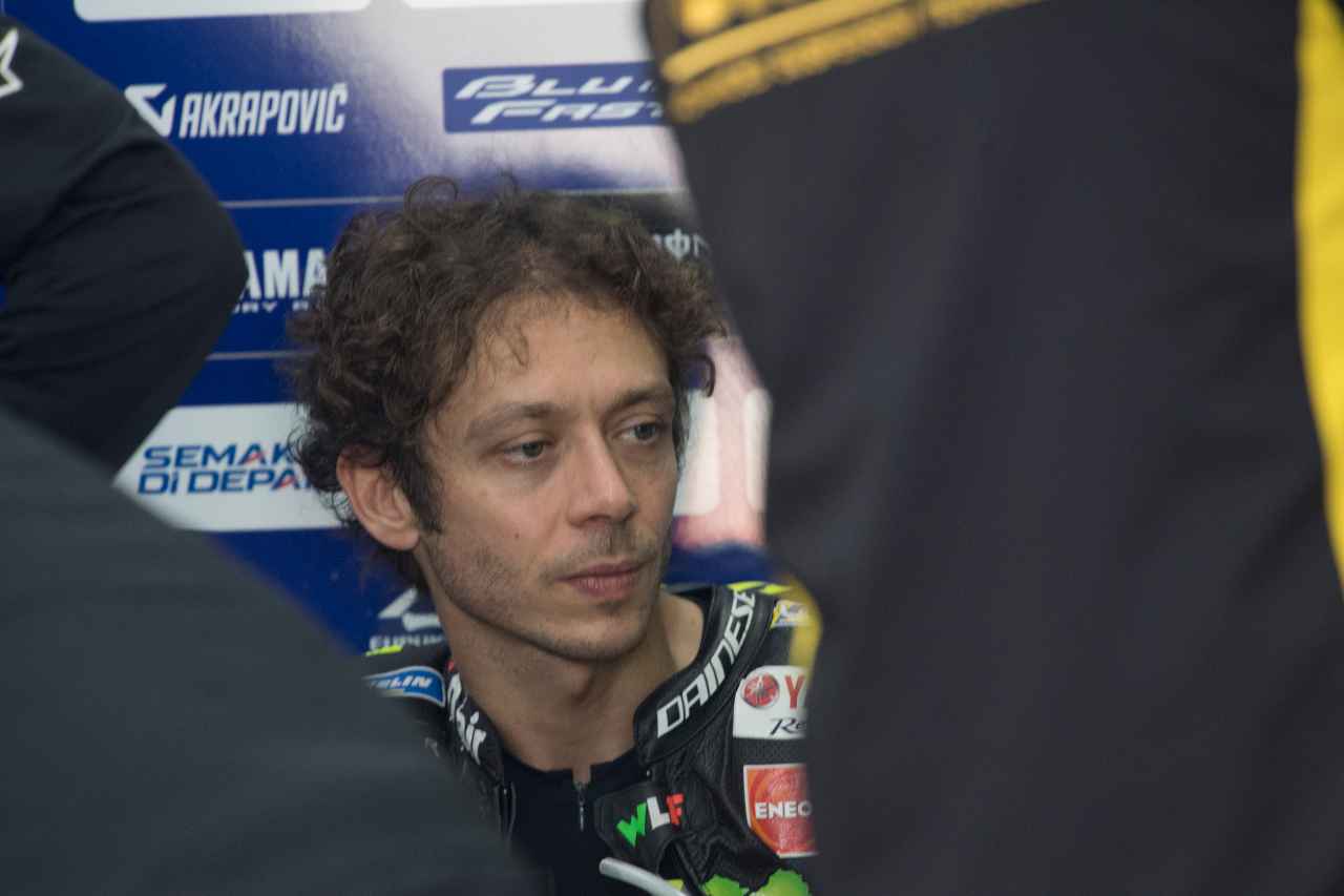 MotoGP Valencia, Valentino Rossi a rischio: il giallo dei tamponi, la situazione 